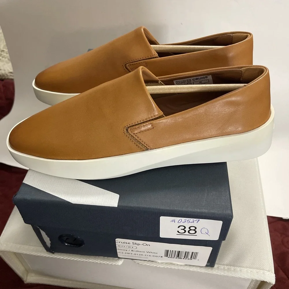 NIB Wolf and Shepherd Cruise Slip‎ On Loafer Men 7.5/Women 9 Honey Brown White